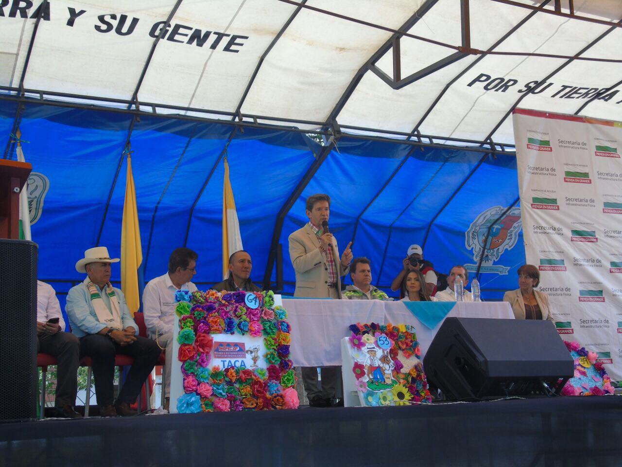 GOBERNADOR OFICIALIZA PAVIMENTACI�N V�A CONCEPCI�N � ALEJANDR�A 